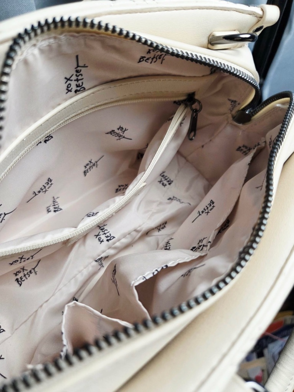White Quilted Heart Accent Satchel Bag - Women - Picture 7 of 10